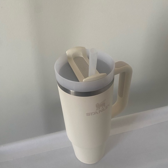 Stanley Cream Insulated Travel Mug - Picture 2 of 3